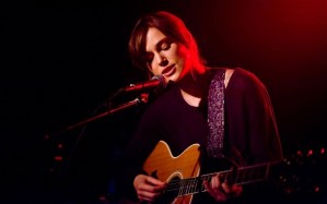 Begin Again- Greta singing in bar