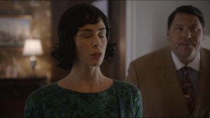Giants- Sarah Silverman's Helen speaks with spirits