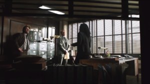 The Balloonman- Captain Essen discusses the Balloon Man with Bullock and Gordon