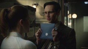 Welcome Back, Jim Gordon- Nygma has a greeting card for Miss Kringle
