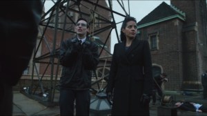 The Fearsome Dr. Crane- Essen, Nygma, and Bullock investigate the rooftop crime scene- Nygma has a riddle about holes
