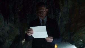 This Ball of Mud and Meanness- Alfred finds Bruce's note