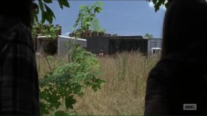 go-getters-carl-and-enid-arrive-at-the-hilltop