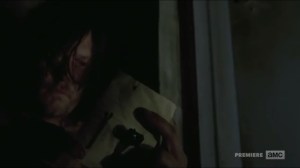 sing-me-a-song-daryl-receives-a-note