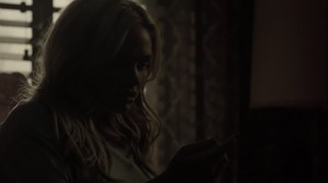 iMprint- Lauren wakes up from her dream and still has blood on her finger- The Gifted, Fox, X-Men