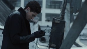 13 Stitches- Bruce resumes work on the box- Fox, Gotham