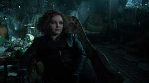 13 Stitches- Selina correctly guesses that Oswald is leaving Gotham- Fox, Gotham