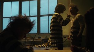 The Beginning- Riddler warns an inmate against painting on Jeremiah- Gotham, Fox