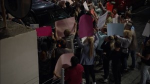 Oslo- Angry mob surrounds Selina- Veep, HBO