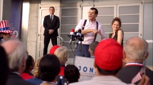 Veep- Jonah holds a rally with Beth at his side- HBO