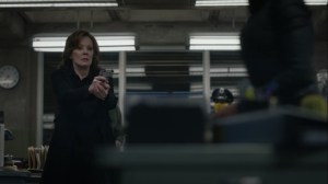 Little Fear of Lightning- Laurie holds Angela at gunpoint- HBO, Watchmen