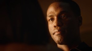 A God Walks Into a Bar- Jon shows Angela the Tachyon device- HBO, Watchmen