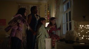 A God Walks Into a Bar- The girls see a blue man walking on their swimming pool- HBO, Watchmen